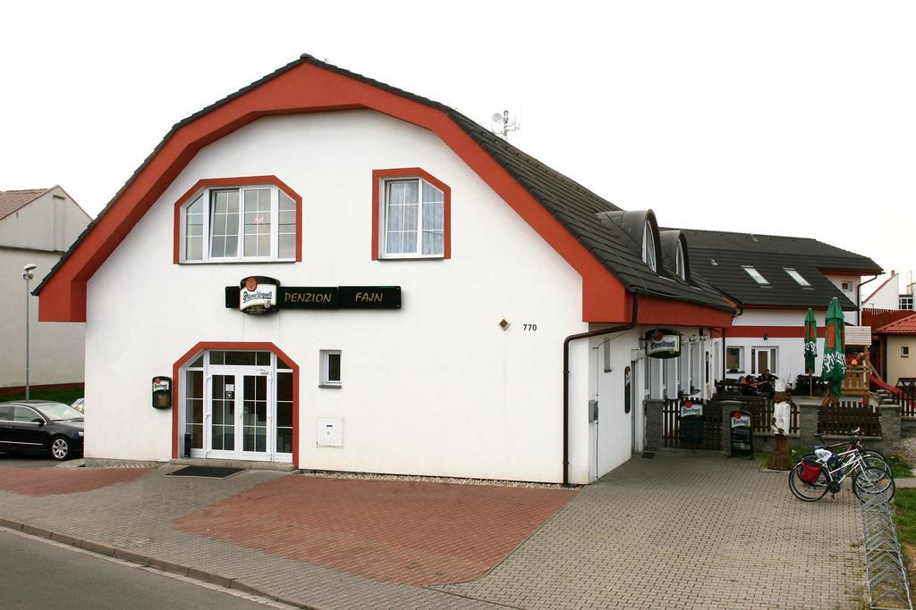 Penzion Fajn *** Pardubice Exterior photo